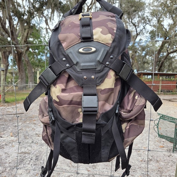 Oakley Icon 2.0 Laptop Backpack Woodland Camo Skull Elite Software Y2k Grunge - Picture 3 of 16